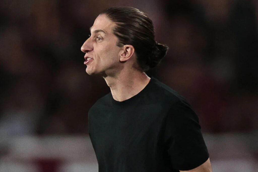 São Paulo demite Hernán Crespo e torcida elege Filipe Luís como sucessor ideal