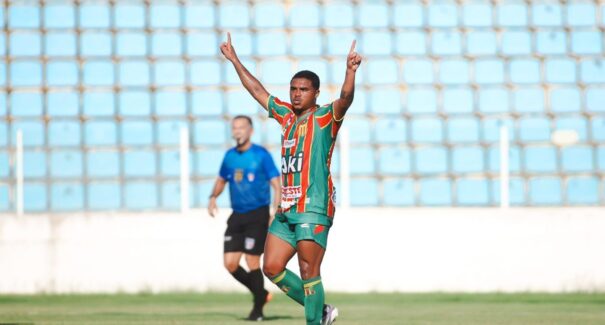Moto Club faz gol no fim e coloca o rival Sampaio Corrêa na semifinal