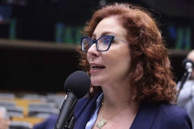 Julgamento sobre extradição de Zambelli é retomado nesta quinta
