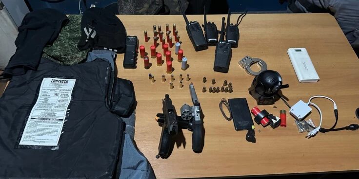 Materiais apreendidos com suspeitos de sequestrar e torturar idosa em Cidelândia. (Divulgação)
