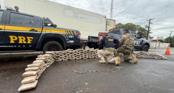 PRF apreende mais de 200 kg de maconha em caminhão na BR-135