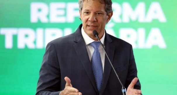 Haddad define com Lula data de saída do Ministério da Fazenda