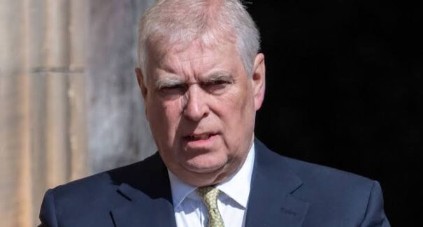 Príncipe Andrew é solto após 11 horas detido no Reino Unido