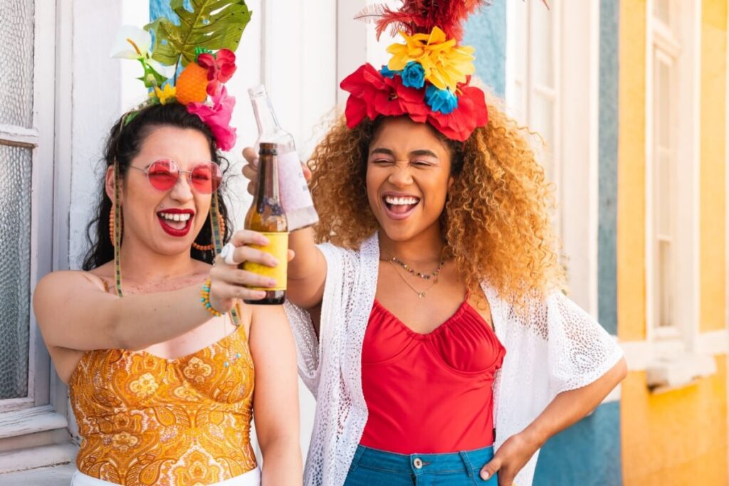 É possível evitar que problemas gastrointestinais atrapalhem o Carnaval (Imagem: Vergani Fotografia | Shutterstock)
