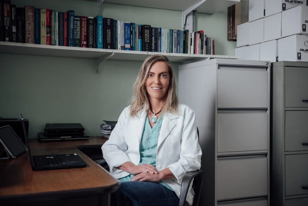 Conheça a brasileira por trás da pesquisa que pode devolver movimentos a pacientes com paralisia