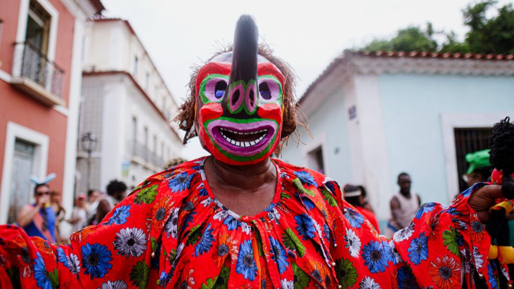 “Uh Lalá Fofão”: Célia Sampaio une ritmos em novo single para resgatar tradição do Carnaval maranhense