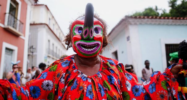 “Uh Lalá Fofão”: Célia Sampaio une ritmos em novo single para resgatar tradição do Carnaval maranhense