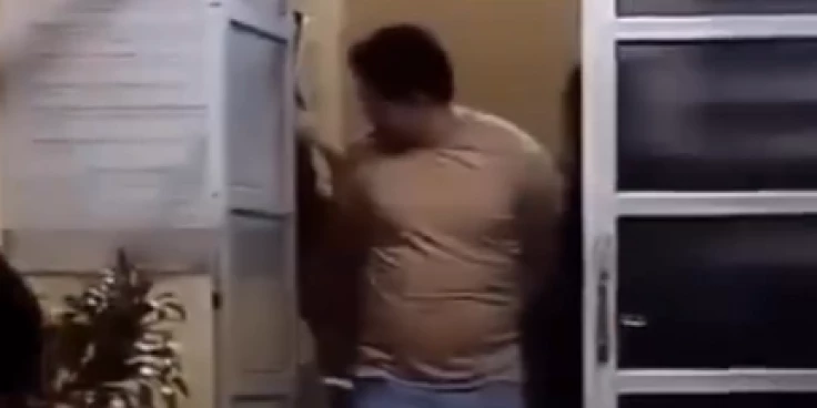 O suspeito, identificado como Jhonatan Gonçalves Barboza, de 32 anos, foi preso em flagrante (Foto: Reprodução/Redes sociais)
