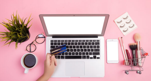 10 dicas para comprar itens de beleza online com segurança e economia