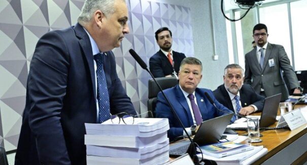 Relatório final da CPMI do INSS pede indiciamento de 216 pessoas