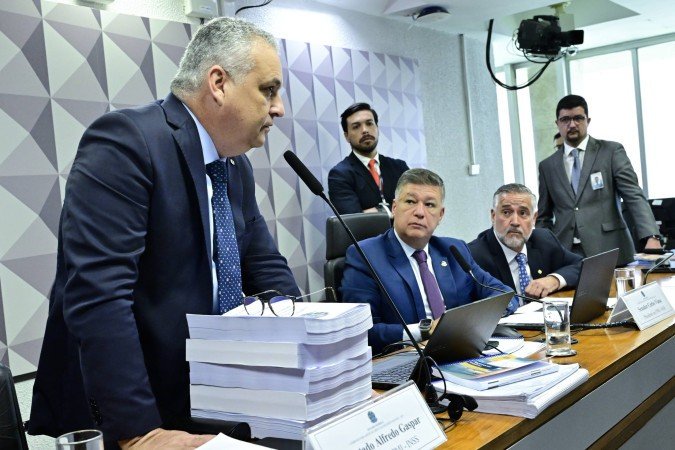 Relatório final da CPMI do INSS pede indiciamento de 216 pessoas