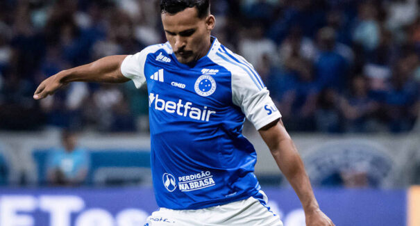 Após corte de Alex Sandro por lesão, Kaiki, do Cruzeiro, é convocado para Seleção Brasileira