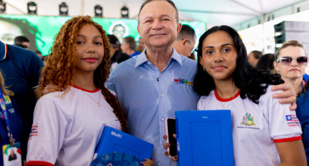 Governo do Maranhão entrega obras, tablets e equipamentos de saúde em Zé Doca