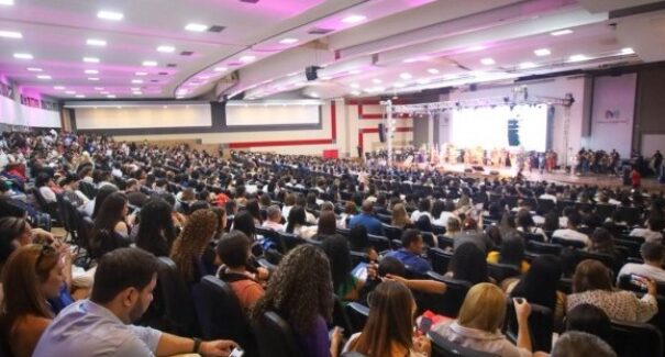 Debate sobre feminicídio e violência contra a mulher marca congresso de saúde em São Luís