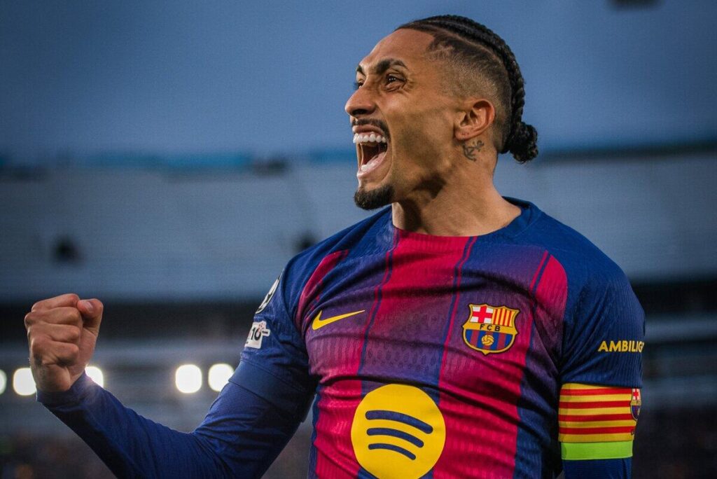 Raphinha marcou dois gols e deu duas assistências na goleada sobre o Newcastle (Foto: Divulgação)