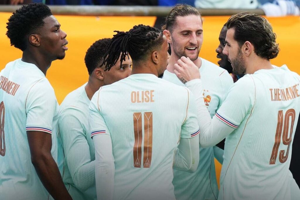 Jogadores da França festejam. O time venceu o Brasil por 2 a 1 no amistoso em Boston (Foto: Divulgação/Equipe de France)