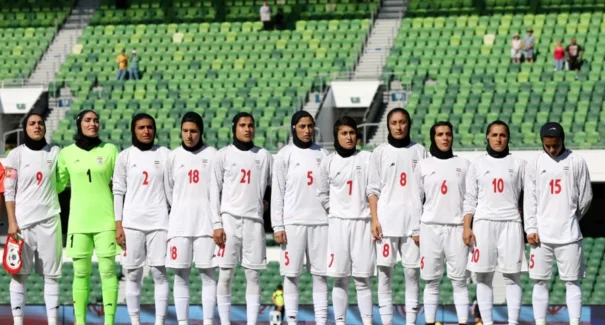Seleção feminina do Irã inicia retorno ao país após desistência de asilo na Austrália