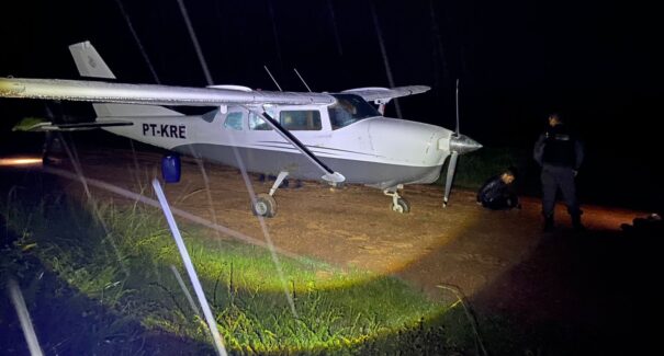 Avião com mais de meia tonelada de cocaína é apreendido pela Polícia Militar em João Lisboa