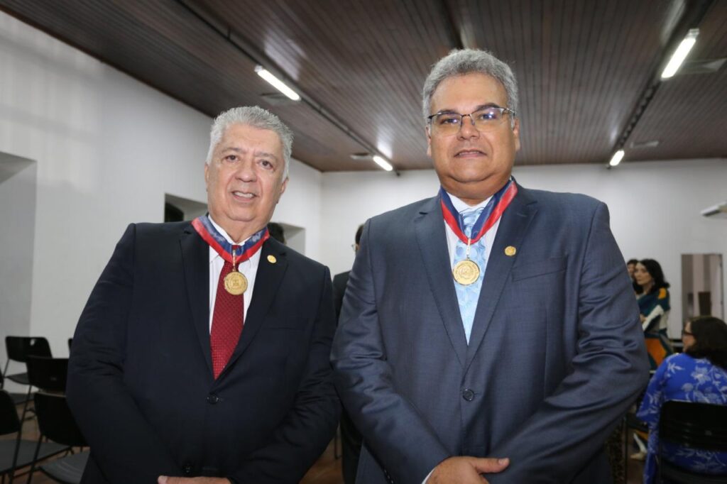 Os advogados Luis Augusto Guterres e Júlio Moreira Gomes Filho, respectivamente atual Presidente e Ex-Presidente da Academia Maranhense de Letras Jurídicas (Foto: Divulgação)