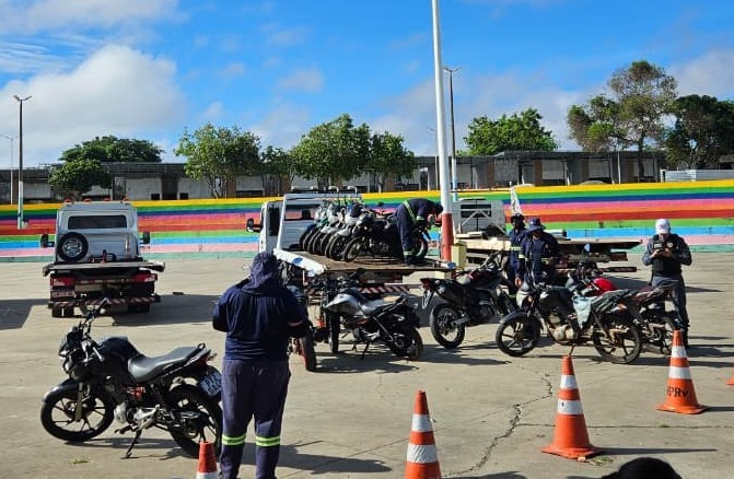 Veículos irregulares apreendidos durante fiscalização da Operação Rolezinho em Paço do Lumiar. (Divulgação/MPMA)