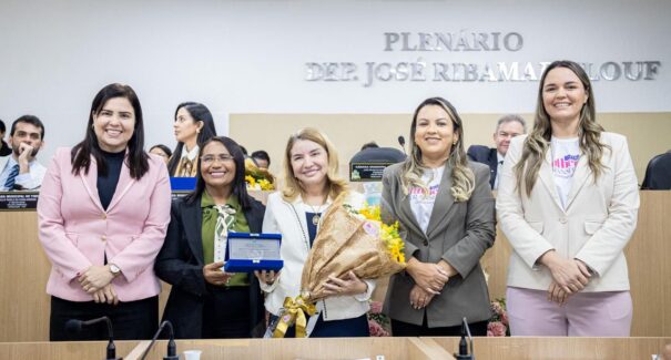 Iracema Vale recebe título de Cidadã Timonense e reafirma compromisso com o município