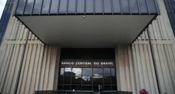Ata do Copom indica pausa em cortes da Selic em meio a incertezas globais