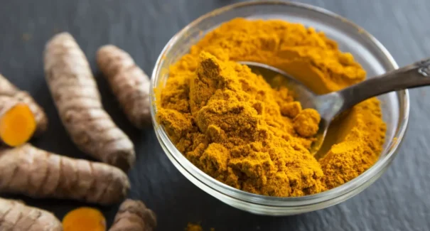 Anvisa alerta para riscos de medicamentos e suplementos com cúrcuma
