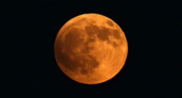 Eclipse lunar total é esperado nesta terça; saiba onde será visível