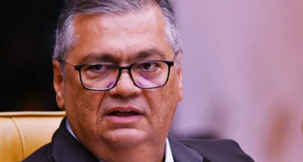 Senador quer ouvir Dino na CPMI do INSS sobre decisão a favor de Lulinha