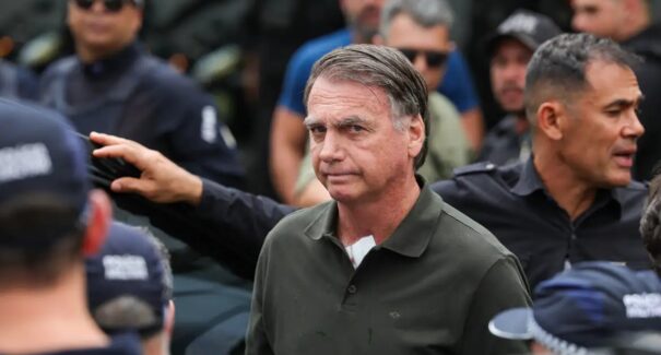 STF julga permanência de Bolsonaro na ‘Papudinha’; Moraes e Dino votam contra prisão domiciliar