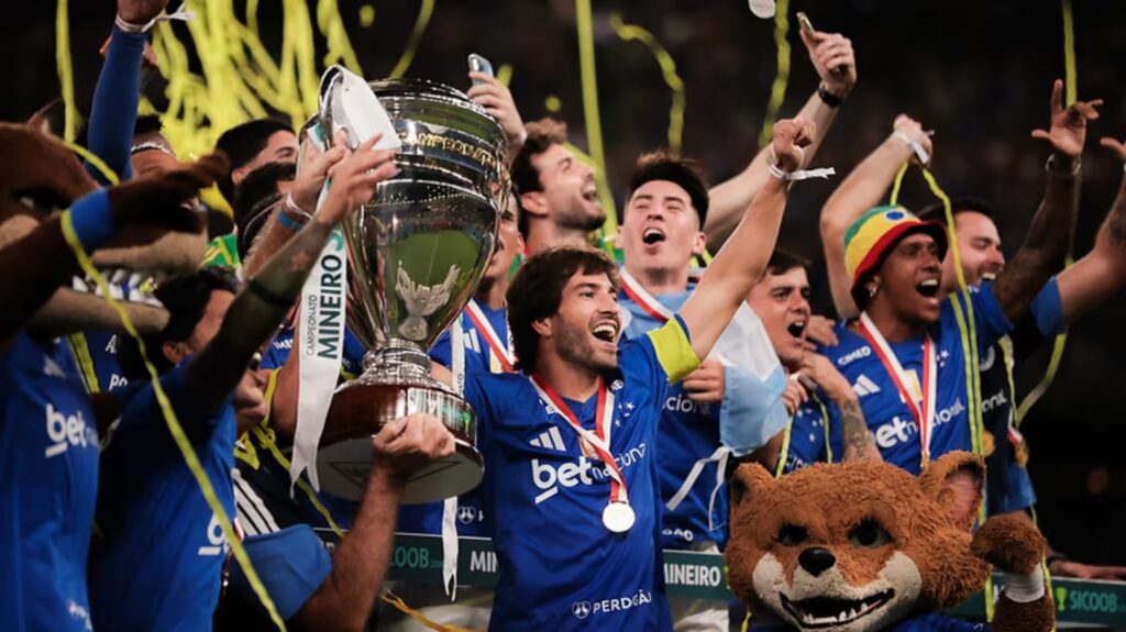 O Cruzeiro voltou a conquistar o Campeonato Mineiro depois de sete anos e impediu o heptacampeonato consecutivo do Atlético-MG (Foto: Gustavo Martins/ Cruzeiro)