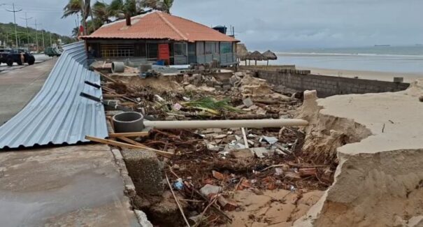 Chuvas abrem erosão na Av. Litorânea; Sinfra anuncia obras emergenciais