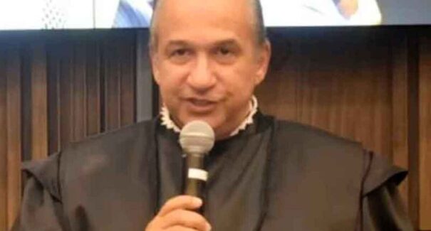 Desembargador afastado pelo CNJ seguirá recebendo salário e benefícios