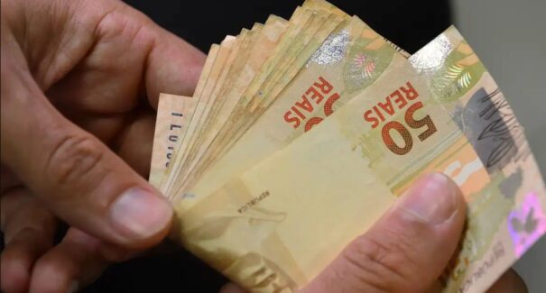 Governo propõe salário mínimo de R$ 1.717 para 2027