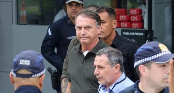 Moraes impõe 12 regras para a prisão domiciliar humanitária de Bolsonaro