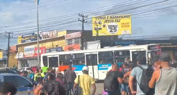 Motoristas fecham Terminal da Cohab como prenúncio da retomada da greve de ônibus em São Luís