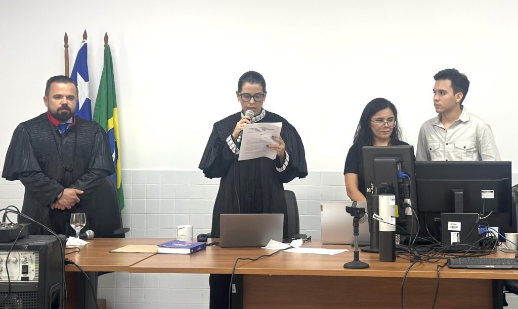 Juíza Luciane de Macedo Moreira, titular da Vara Única, presidiu a sessão de julgamento (Foto: Divulgação)