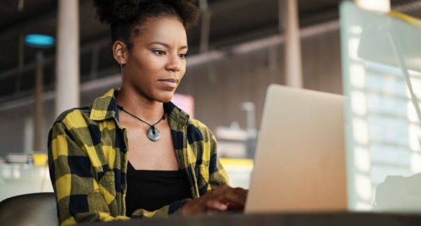 Mulheres ocupam 39,1% dos empregos formais em grandes empresas no Maranhão
