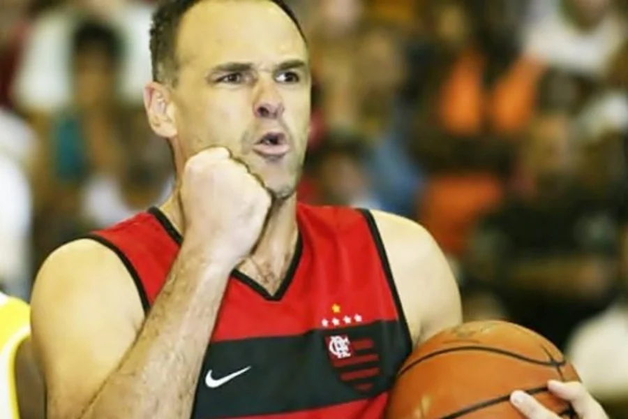 Flamengo aposenta camisa 14 em homenagem póstuma a Oscar Schmidt