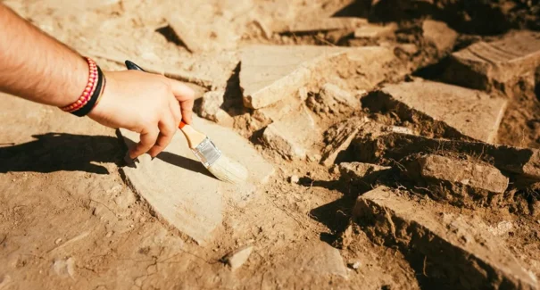 Múmia de 700 anos revela bactéria contagiosa e desafia teorias continentais