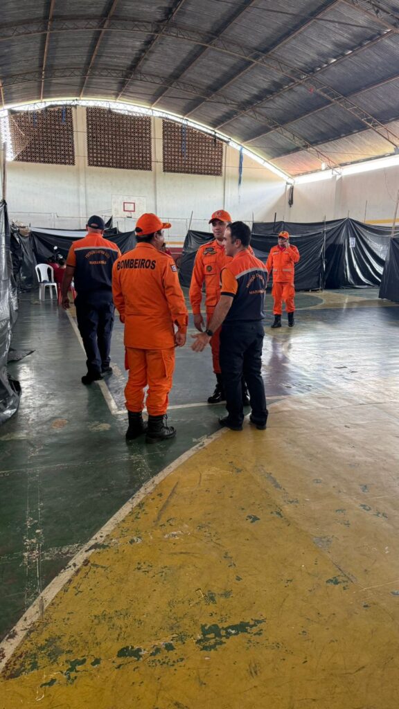 Equipe da Defesa Estadual organizando abrigo em Trizidela do Vale