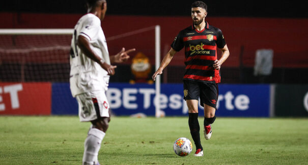 MAC segue o sofrimento, é goleado e fica oito jogos sem uma vitória