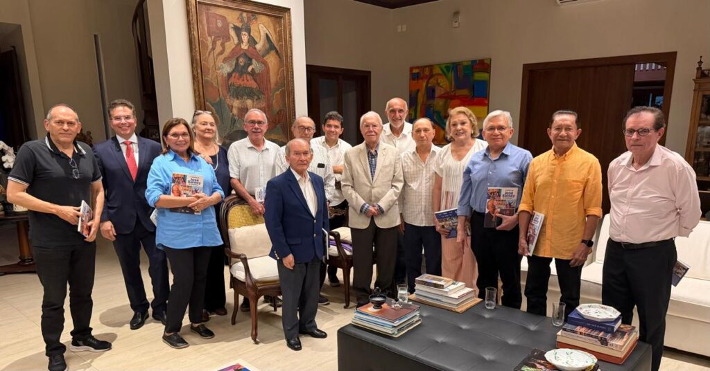 Acadêmicos homenageiam José Sarney pelos 96 anos em São Luís (Foto: Divulgação)