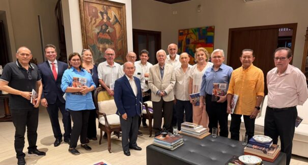Membros da Academia Maranhense de Letras homenageiam José Sarney pelos seus 96 anos