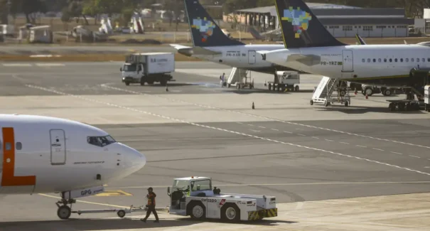 Governo zera impostos sobre combustível de aviação para conter impactos de conflito no Oriente Médio