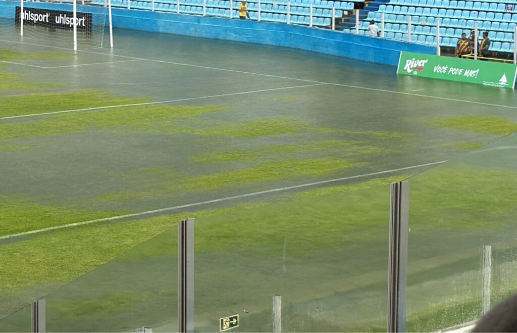 Chuvas alagam gramado do Nhozinho e adiam o Superclássico Moto x Sampaio