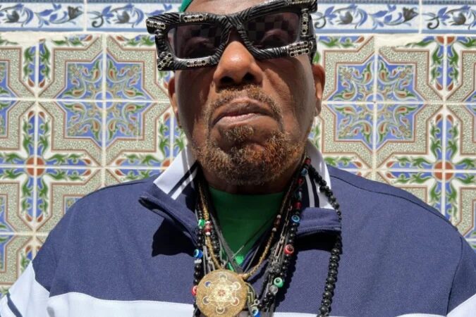 O músico americano Afrika Bambaataa - (crédito: Reprodução / Instagram / @afrika_bambaataa_official)
