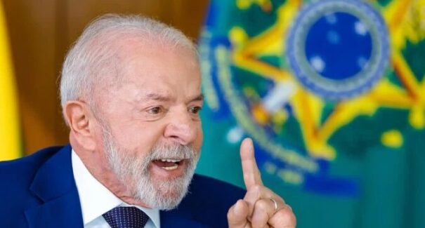 Lula reduz jornada de terceirizados em órgãos federais