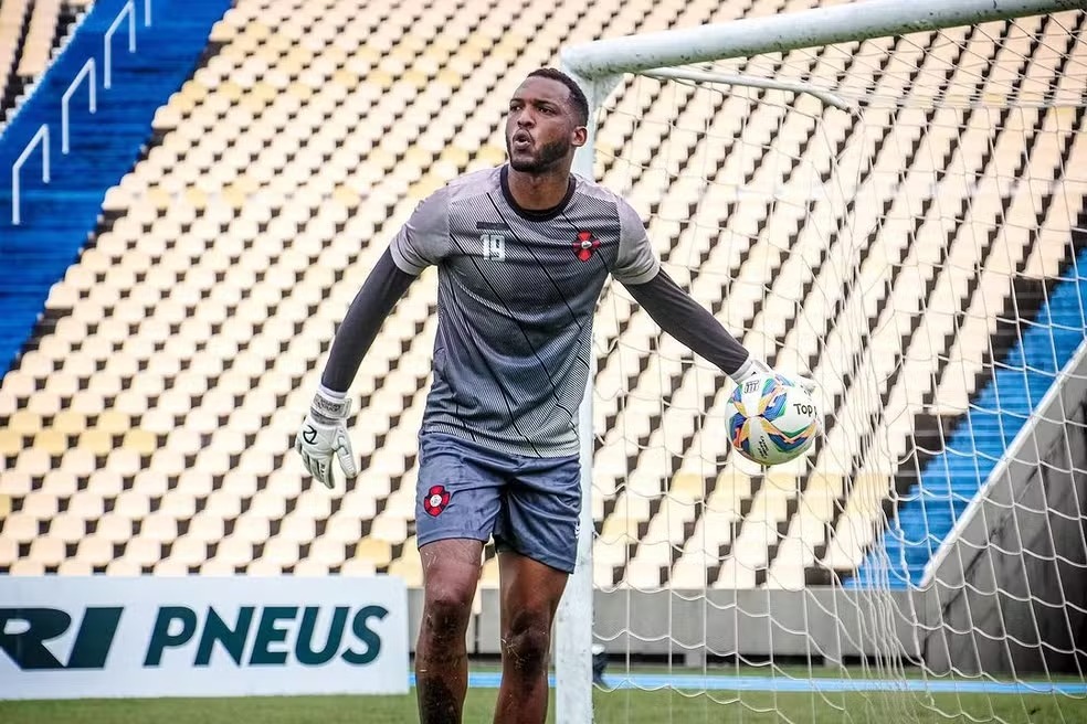 Nas últimas horas, o Tricolor anunciou a contratação do goleiro Dejair, de 27 anos, que defendeu o Moto Club em 2024 e foi considerado um dos melhores daquela equipe (Foto: Reprodução)