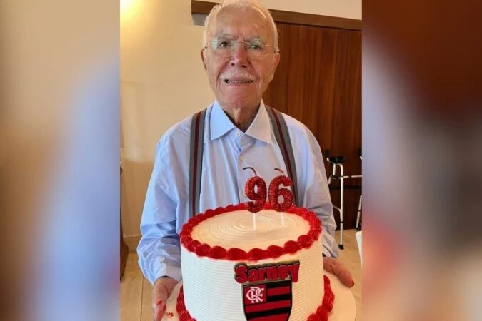 José Sarney celebra 96 anos com comemoração em família e temática rubro-negra